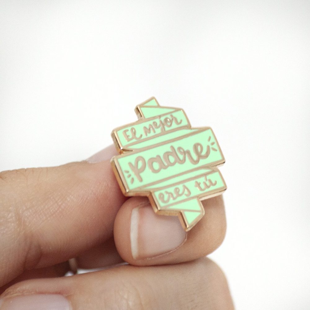 TARJETA STAMPING DORADO + PIN "EL MEJOR PADRE ERES TÚ"