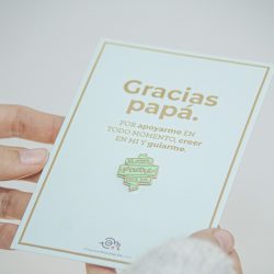 TARJETA STAMPING DORADO + PIN "EL MEJOR PADRE ERES TÚ"